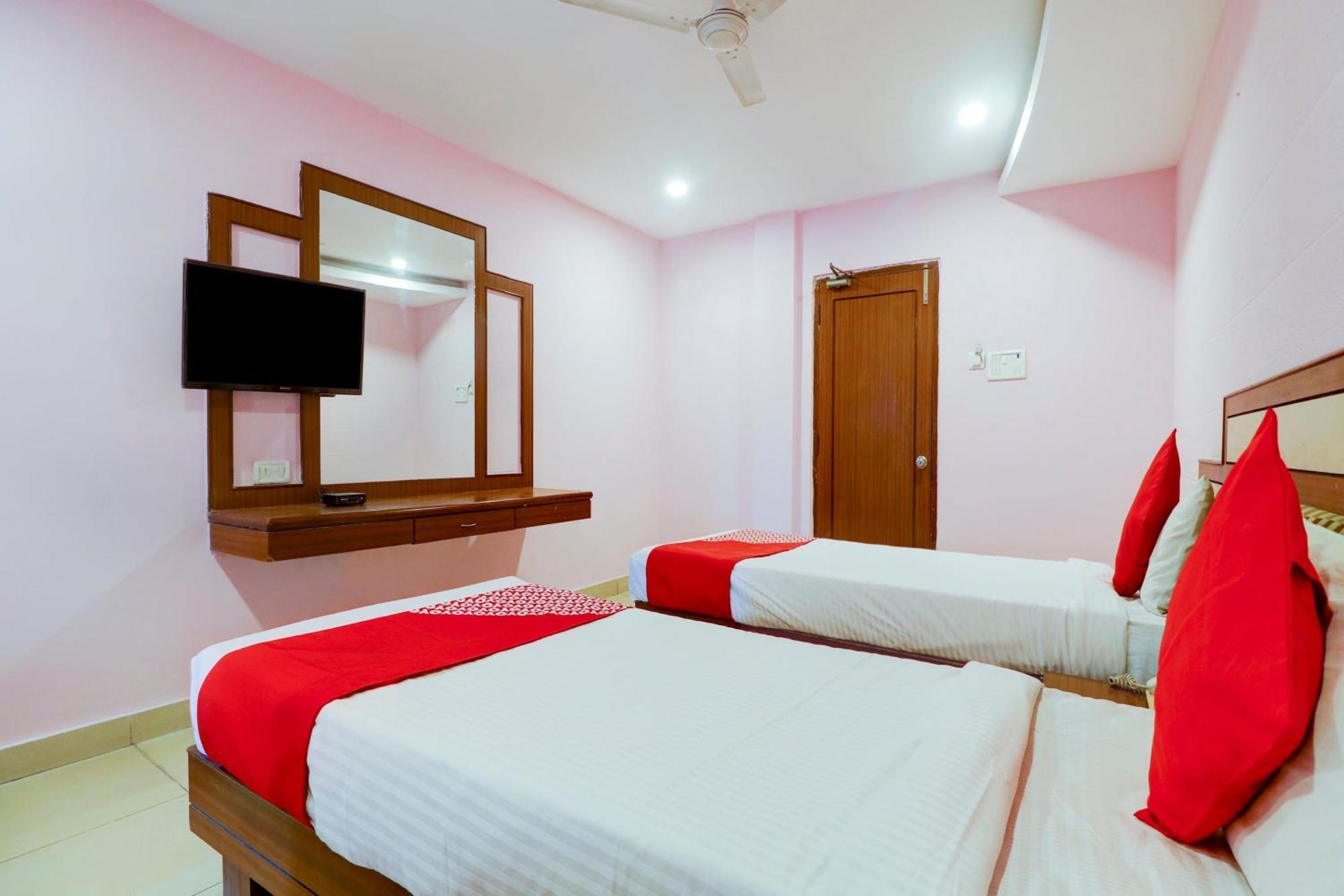 Super Collection O 77115 Vaishnavi Palace 하이데라바드 외부 사진