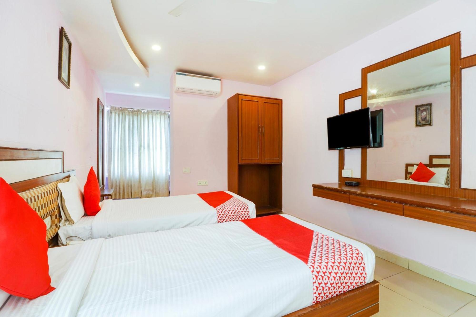 Super Collection O 77115 Vaishnavi Palace 하이데라바드 외부 사진