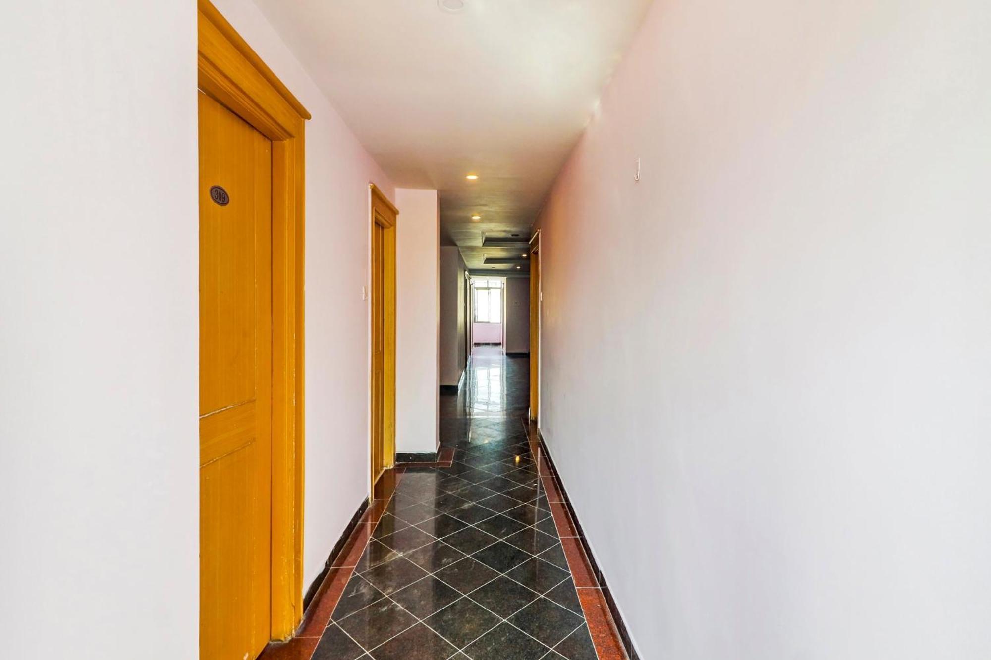 Super Collection O 77115 Vaishnavi Palace 하이데라바드 외부 사진