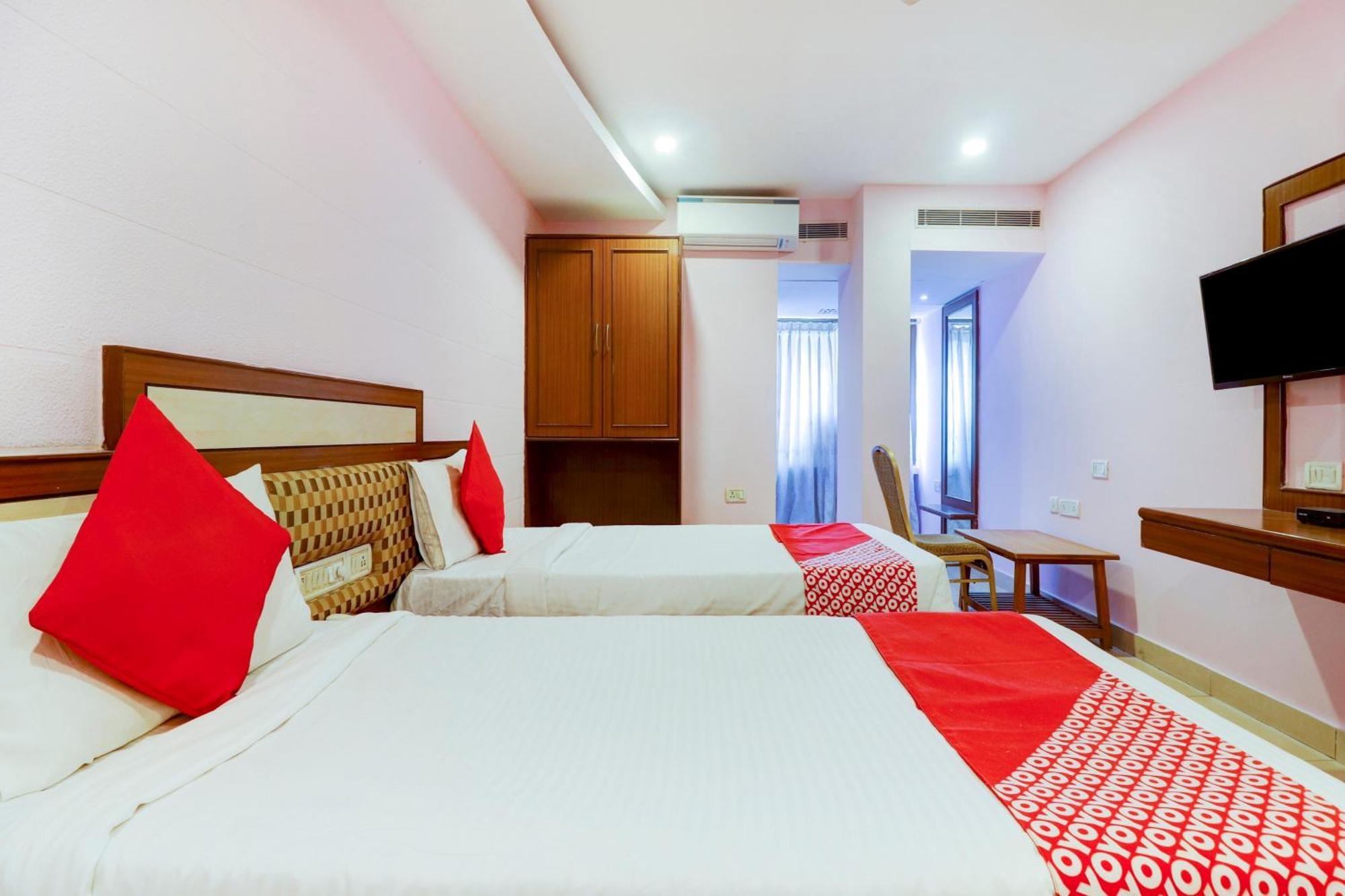 Super Collection O 77115 Vaishnavi Palace 하이데라바드 외부 사진