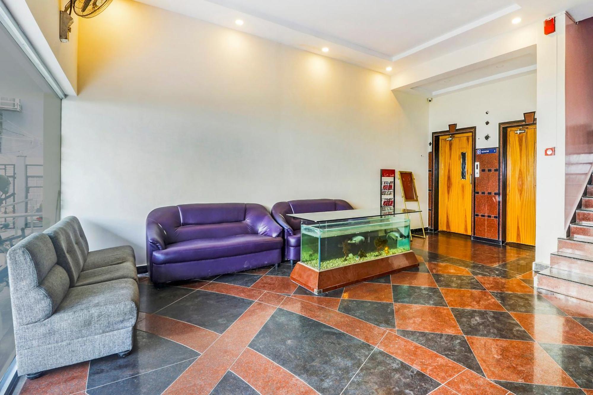 Super Collection O 77115 Vaishnavi Palace 하이데라바드 외부 사진
